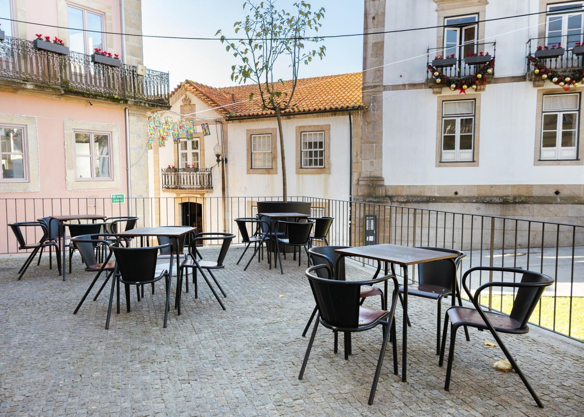 Albergue Da Praca Santa Maria da Feira Exterior foto