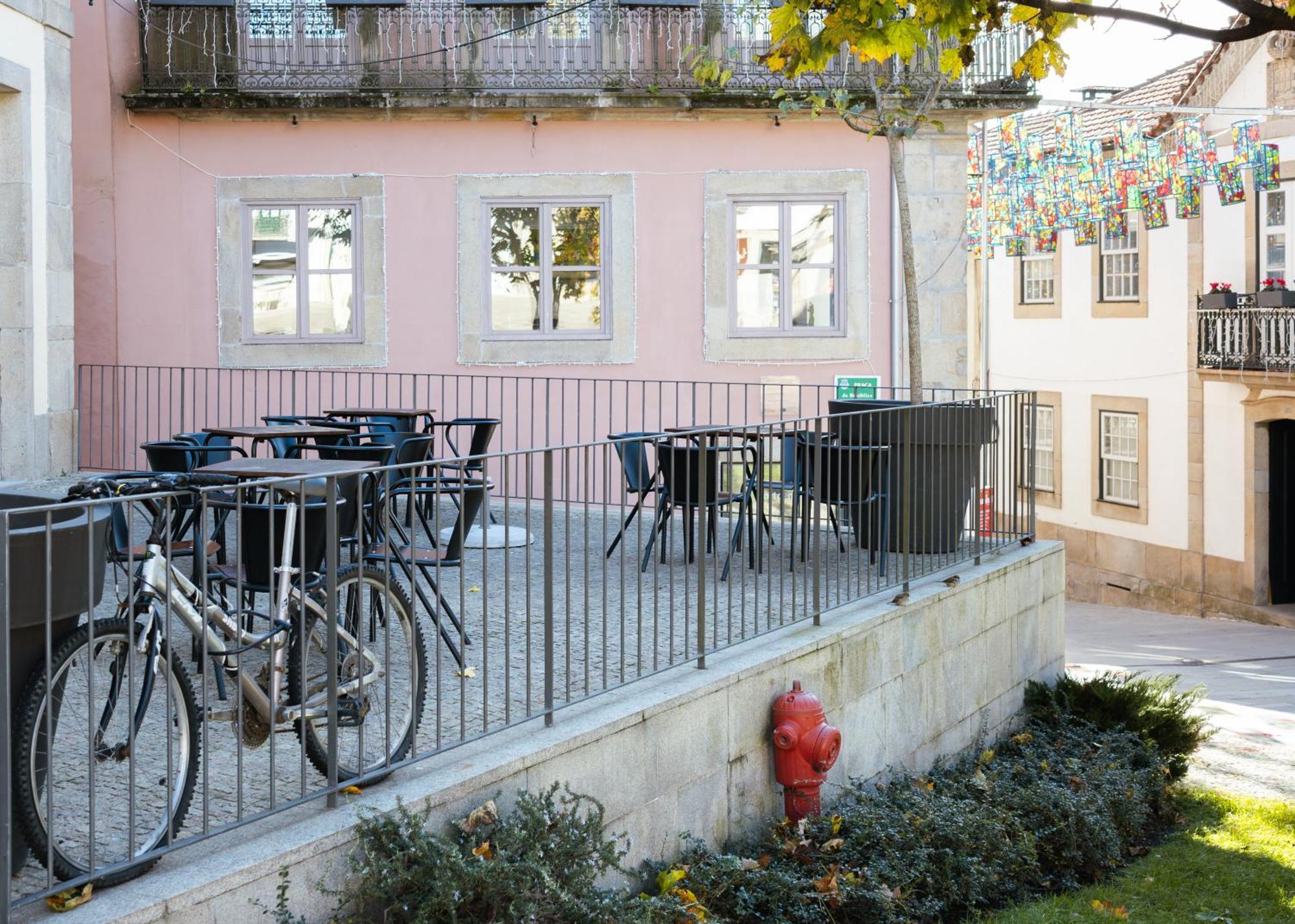 Albergue Da Praca Santa Maria da Feira Exterior foto