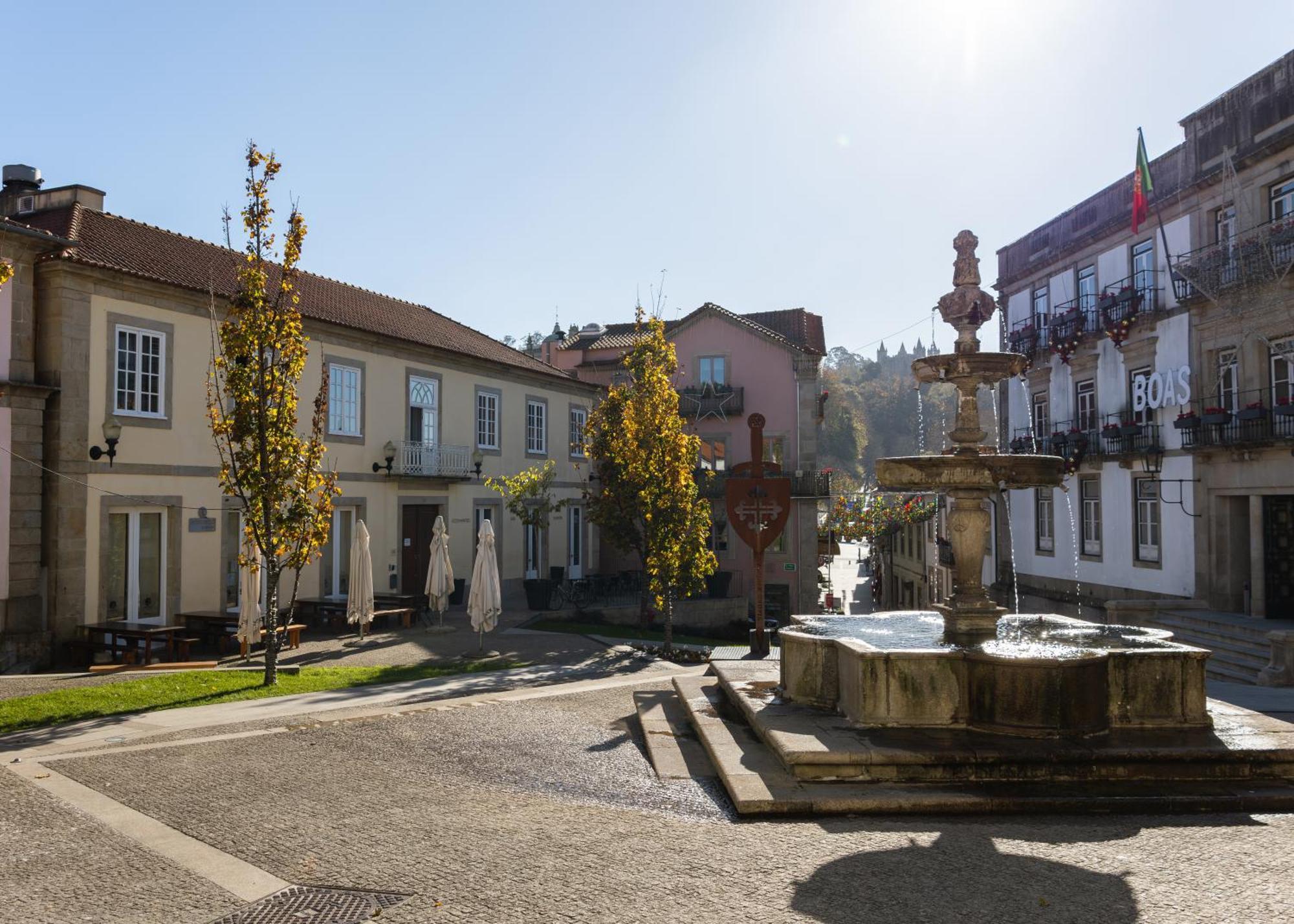 Albergue Da Praca Santa Maria da Feira Exterior foto